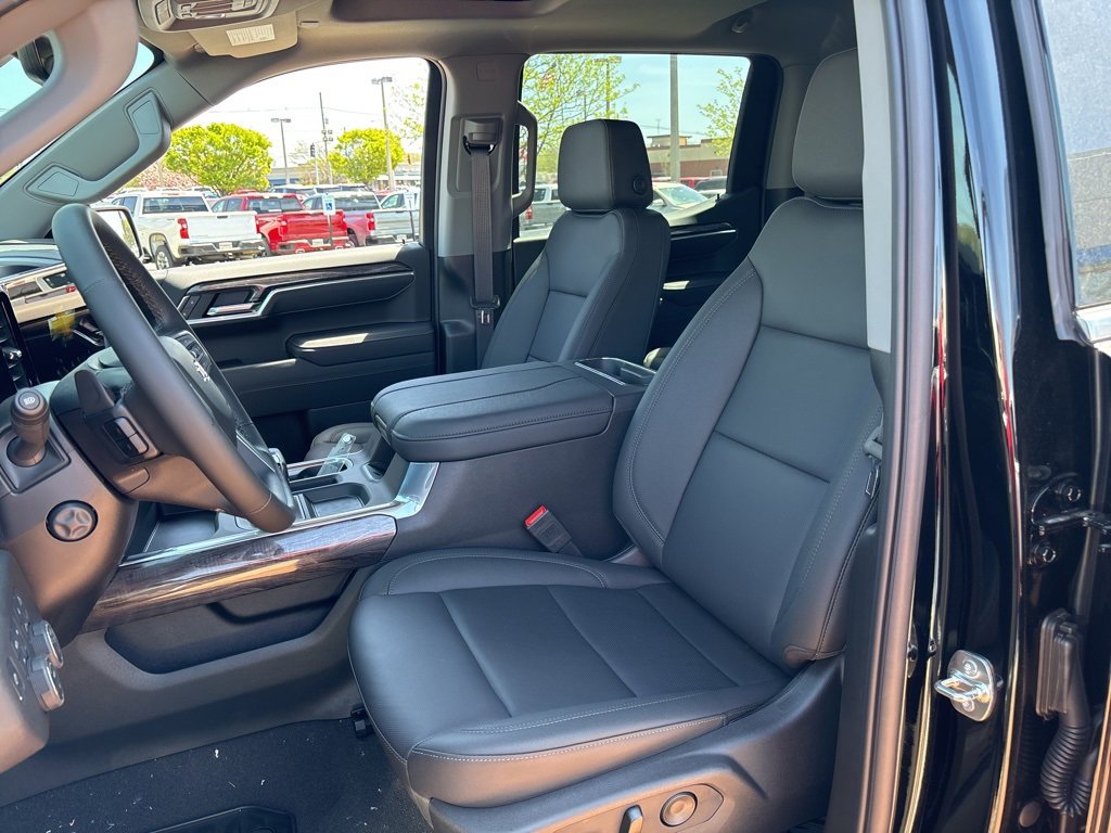 2025 Chevrolet Silverado 1500 LTZ photo 18
