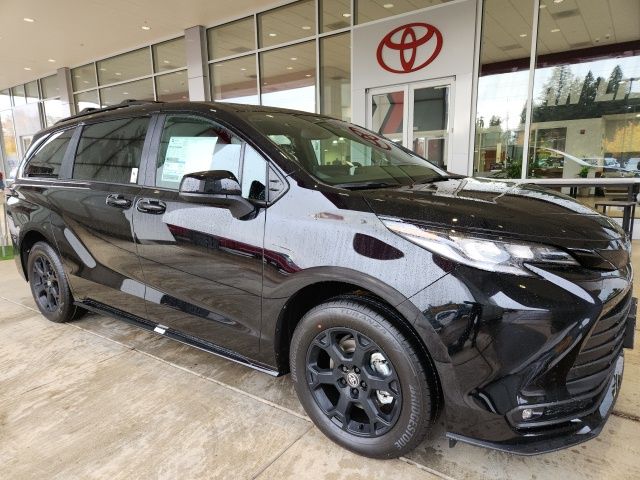 2025 Toyota Sienna Woodland Edition photo 2