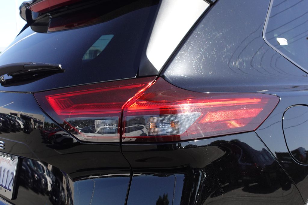 2023 Nissan Rogue SV photo 2