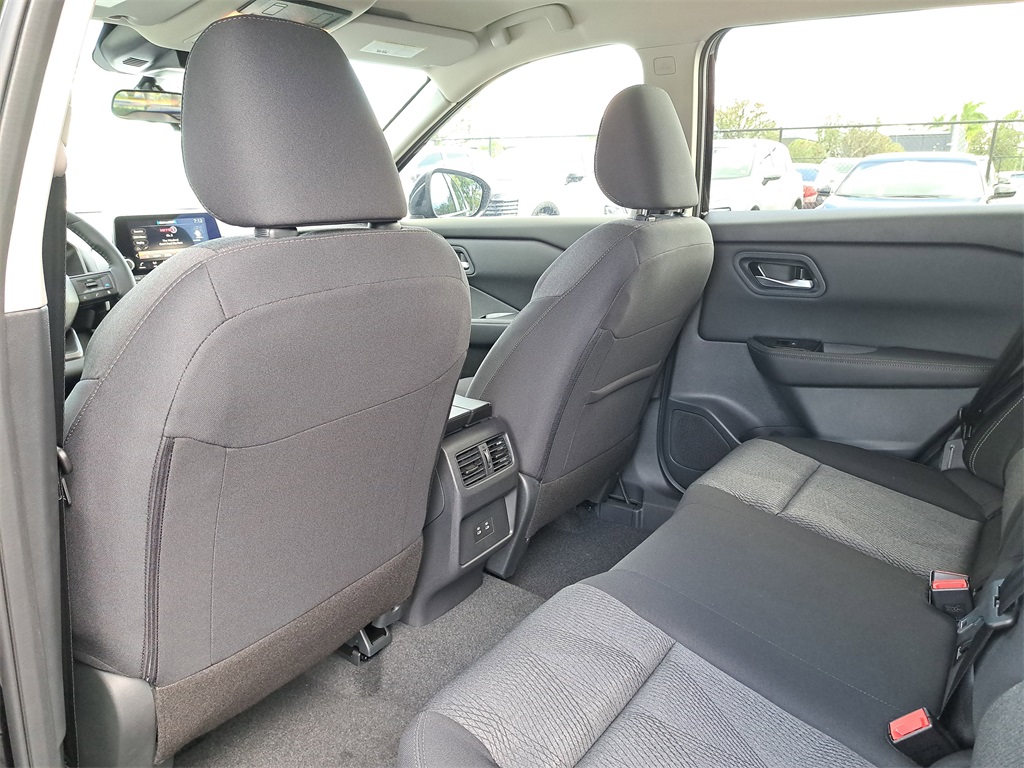 2026 Nissan Rogue SV photo 11