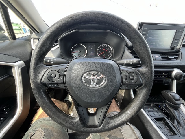2022 Toyota RAV4 LE photo 7