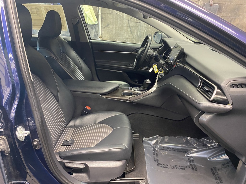 2022 Toyota Camry SE photo 26