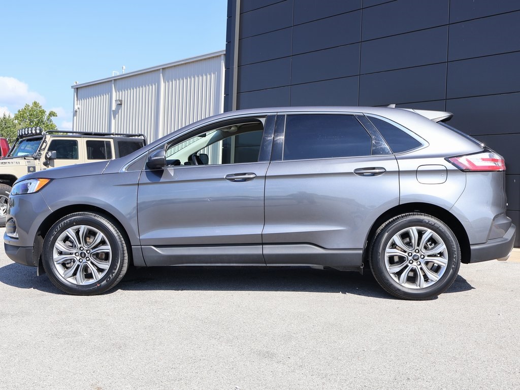 2024 Ford Edge Titanium photo 2