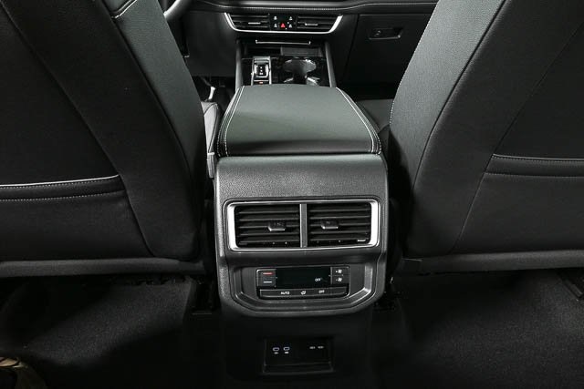 2025 Volkswagen Atlas SE Technology photo 17