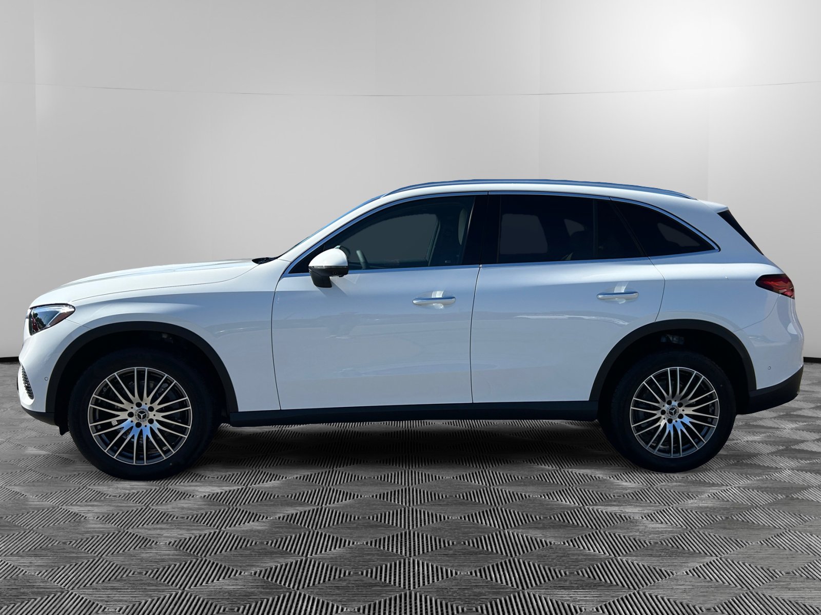 2026 Mercedes Benz GLC 300 4MATIC photo 2