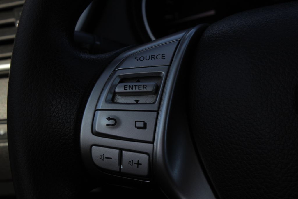 2016 Nissan Rogue S photo 22