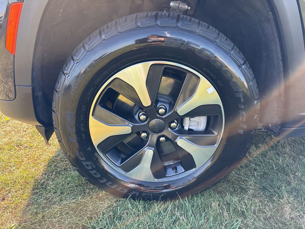 2024 Jeep Cherokee Limited 4xe photo 8