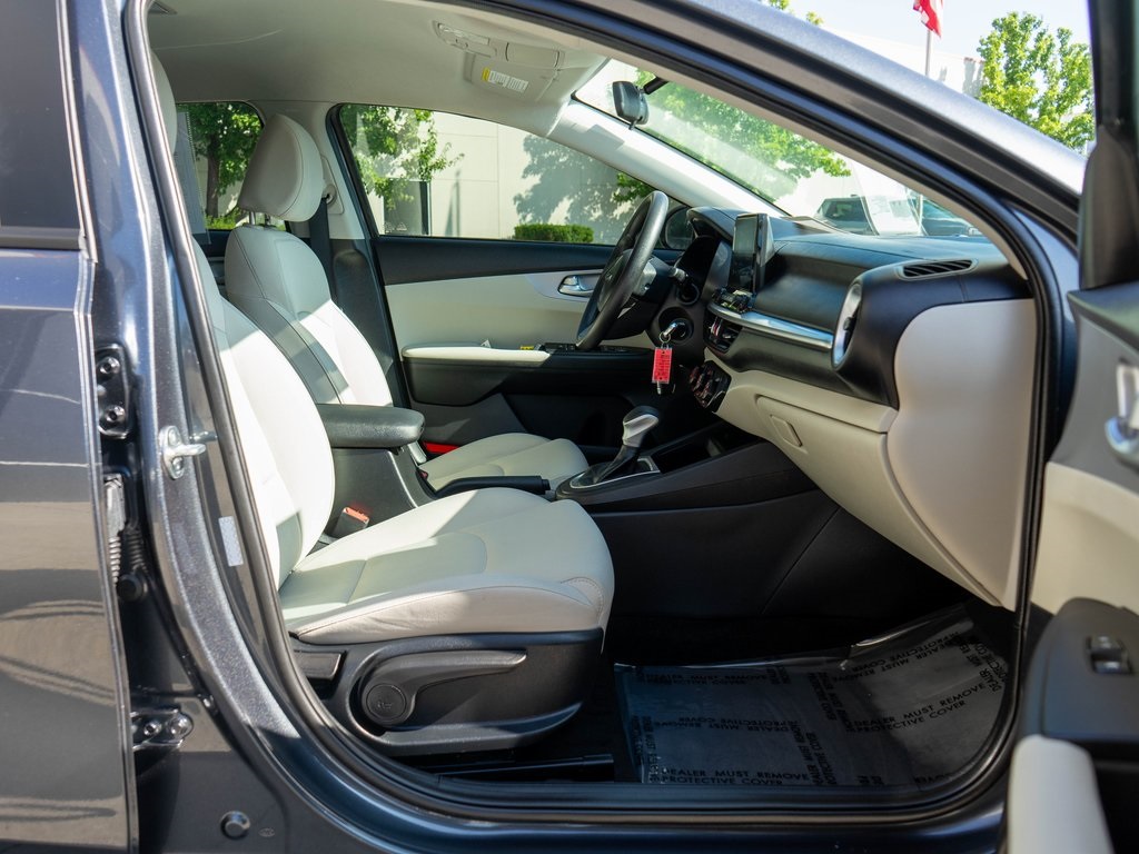 2023 Kia Forte LXS photo 9