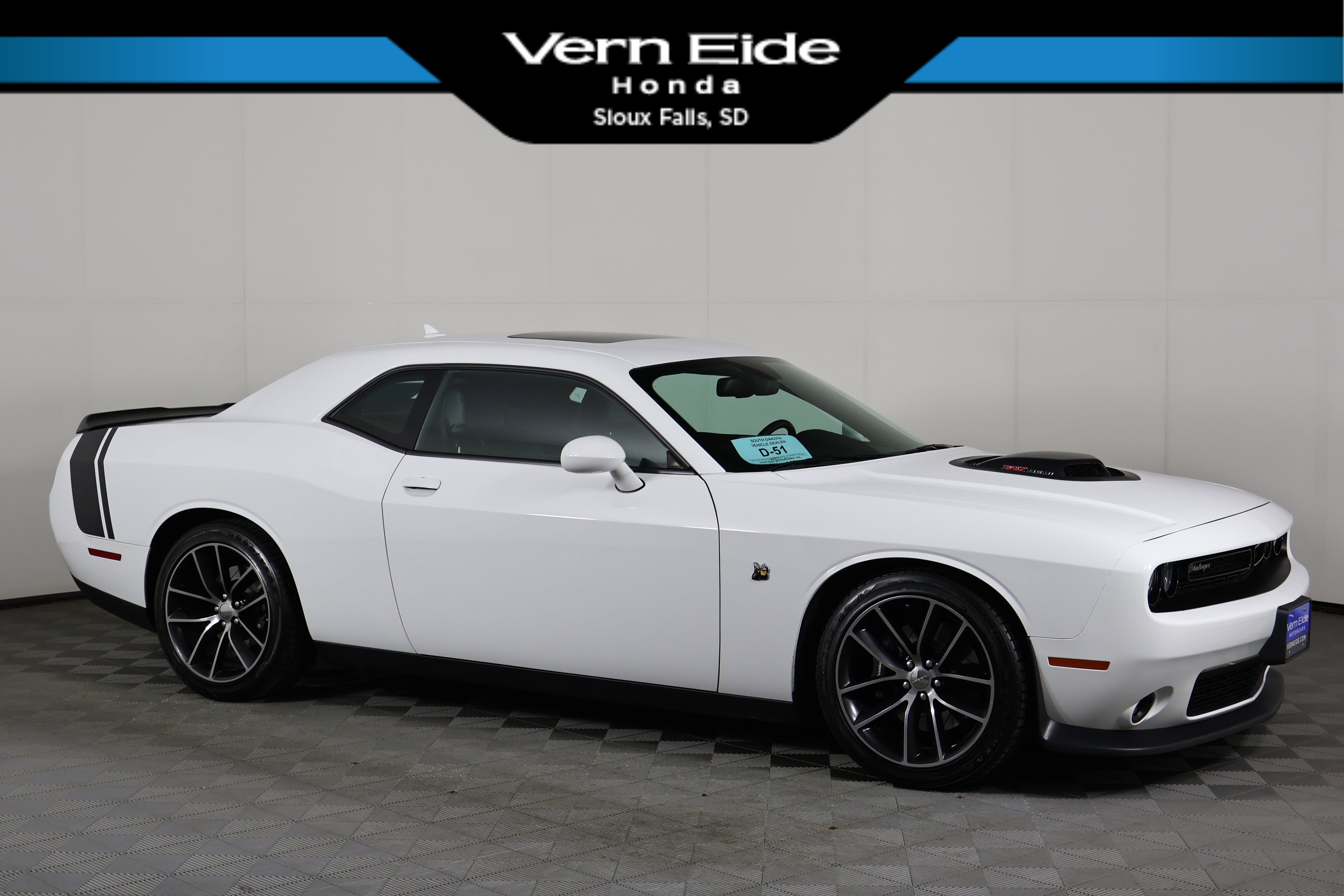 2016 Dodge Challenger Scat Pack's photo