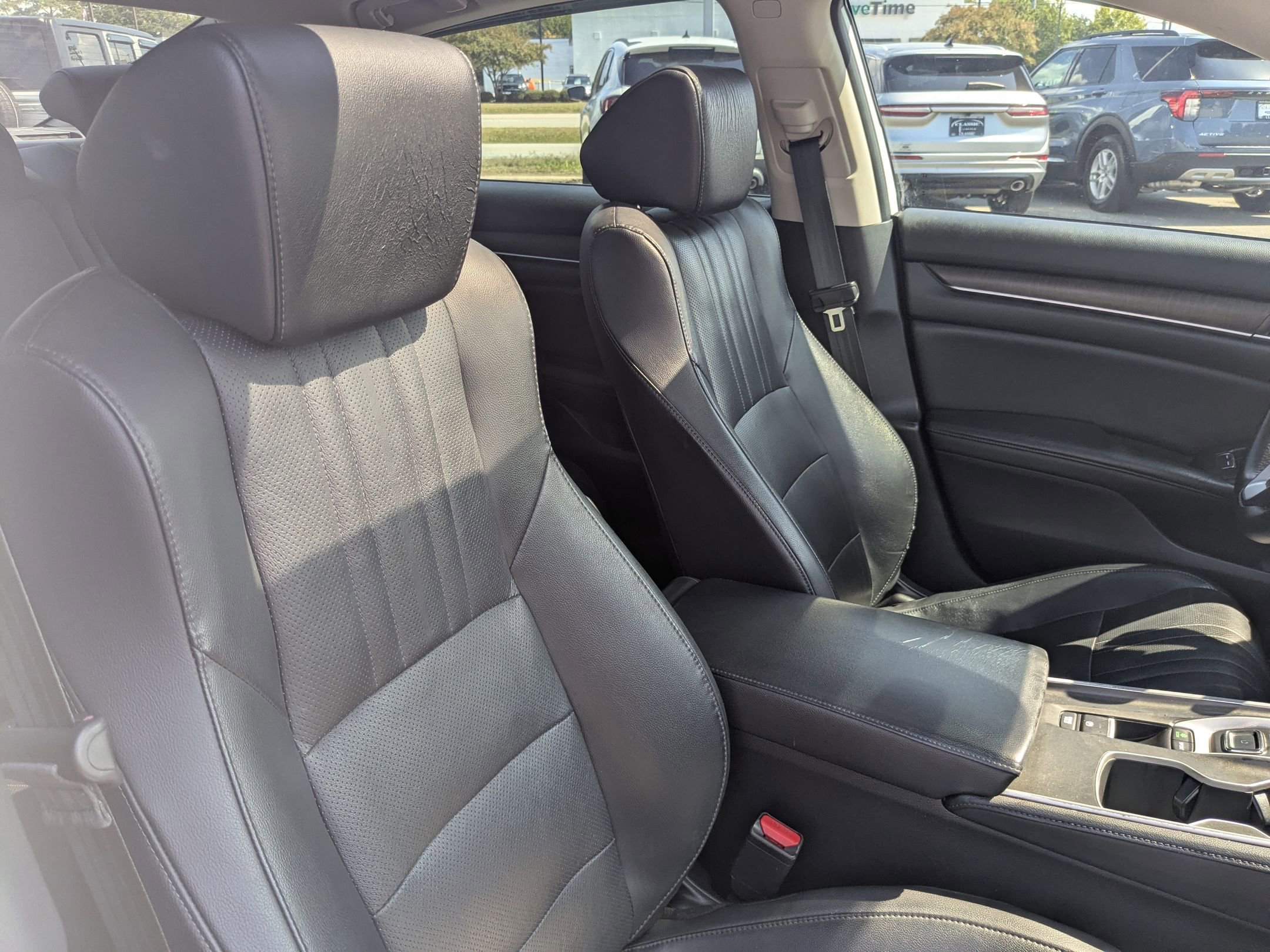 2018 Honda Accord Touring 2.0T photo 30