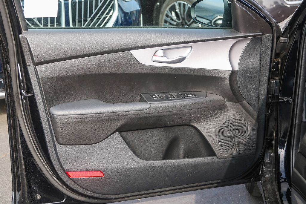 2023 Kia Forte LXS photo 23