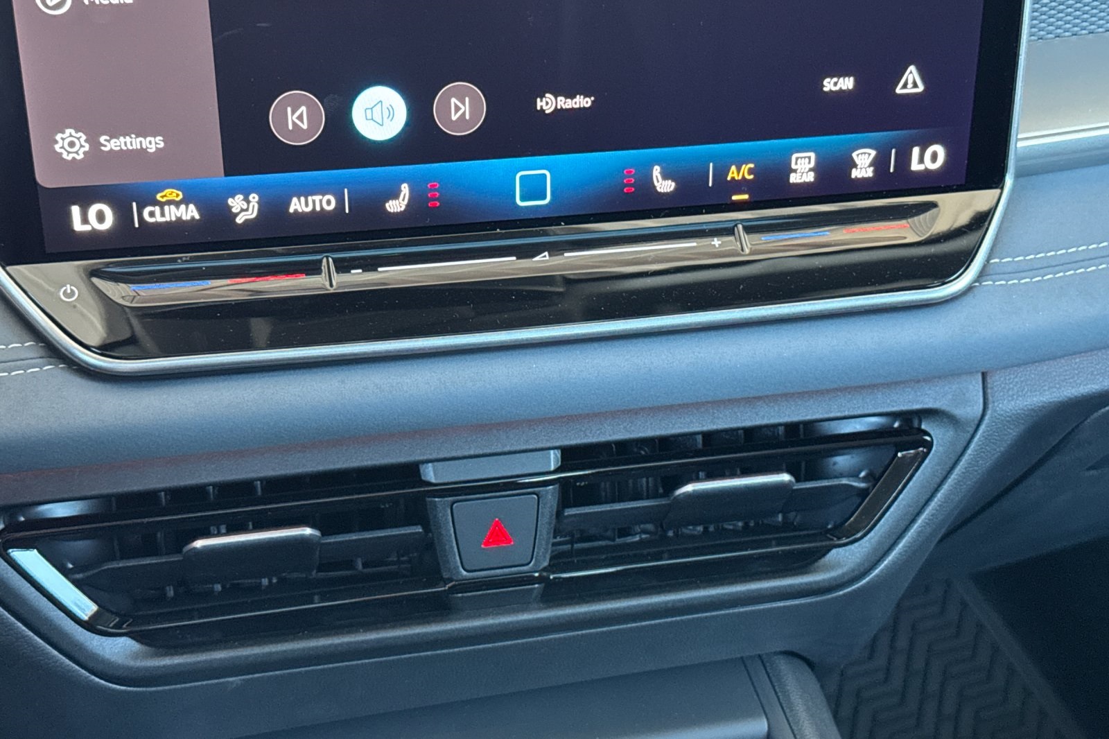 2025 Volkswagen Tiguan SE photo 16