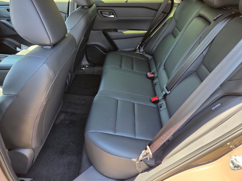 2025 Nissan Rogue SV photo 7
