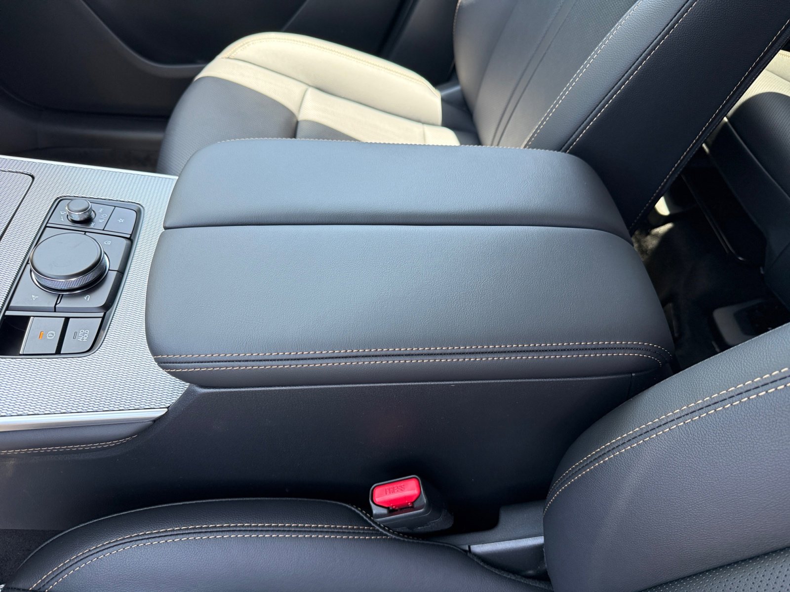 2025 Mazda CX-70 Premium photo 13