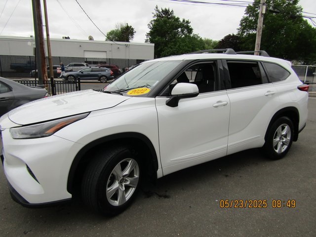 Image 3 of 2022 Toyota Highlander LE AWD