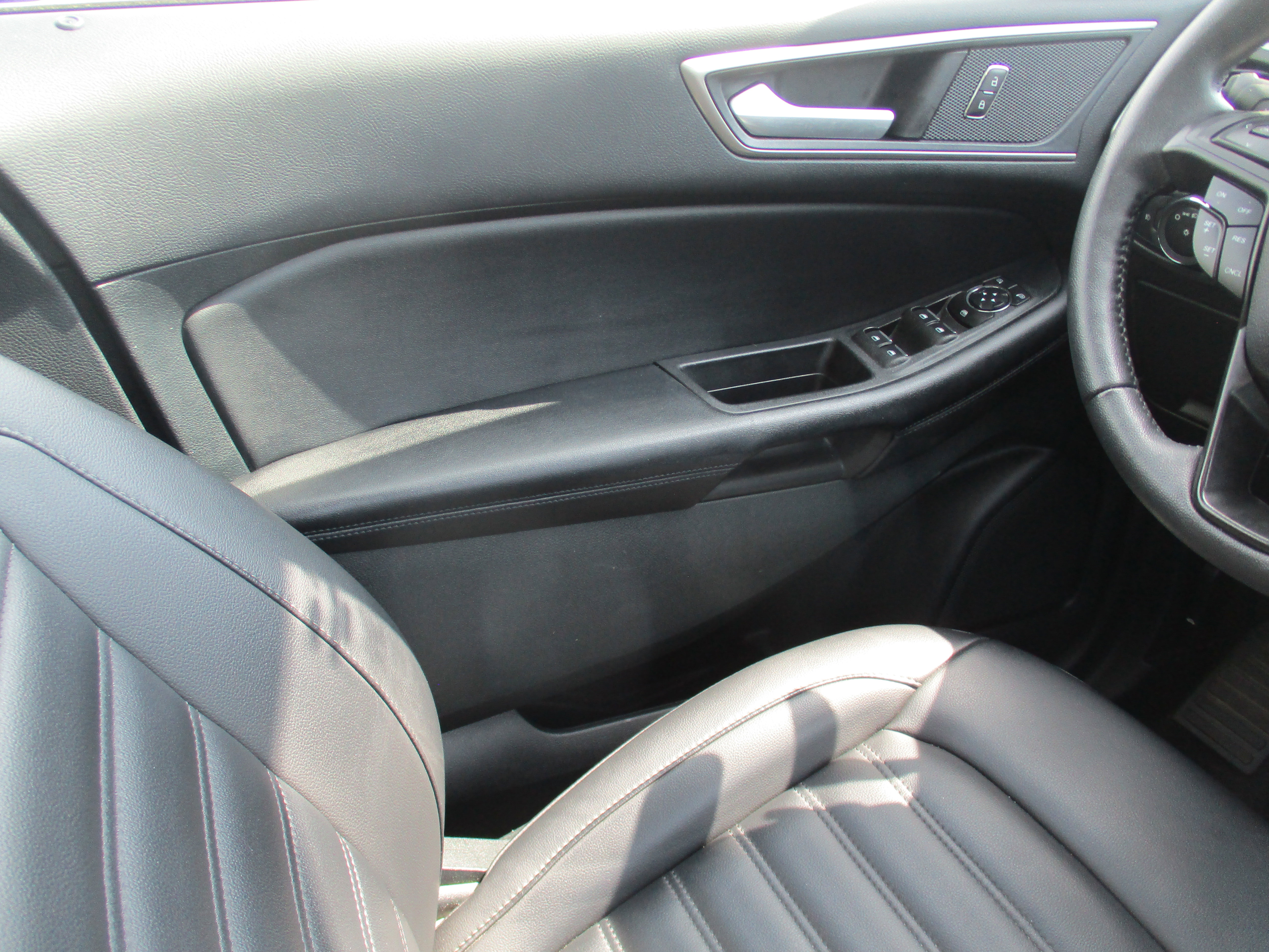 2022 Ford Edge SEL photo 40