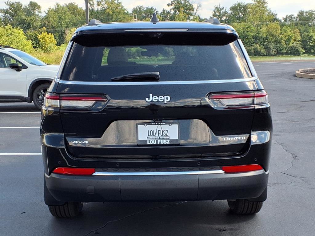2025 Jeep Grand Cherokee Limited photo 17