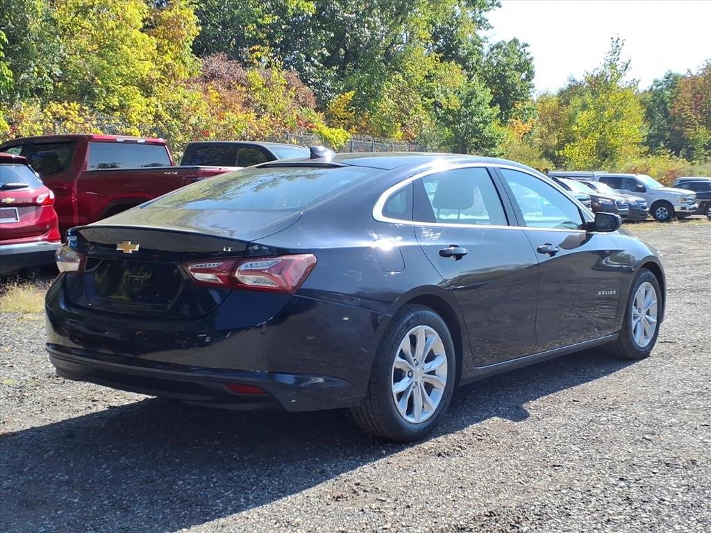 2022 Chevrolet Malibu photo 2