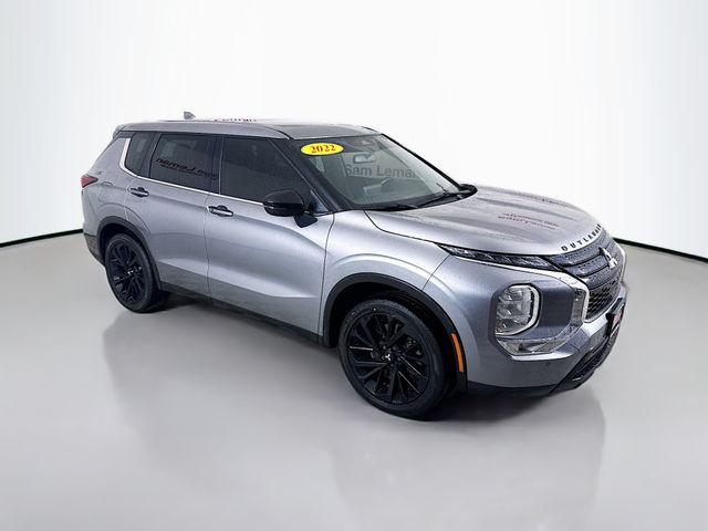 2022 Mitsubishi Outlander Black Edition's photo