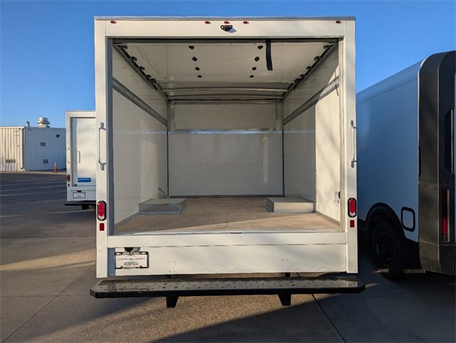 2024 Chevrolet Express Cutaway 3500 photo 3