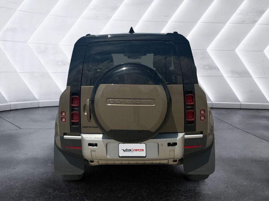 2025 Land Rover Defender 90 S photo 3