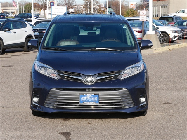 Used 2019 Toyota Sienna Limited with VIN 5TDDZ3DC7KS220586 for sale in Inver Grove Heights, Minnesota