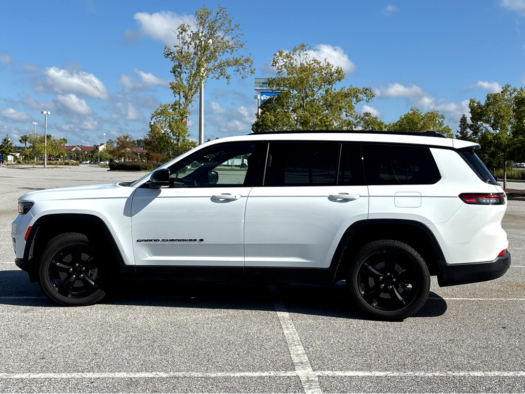 2023 Jeep Grand Cherokee Altitude photo 22