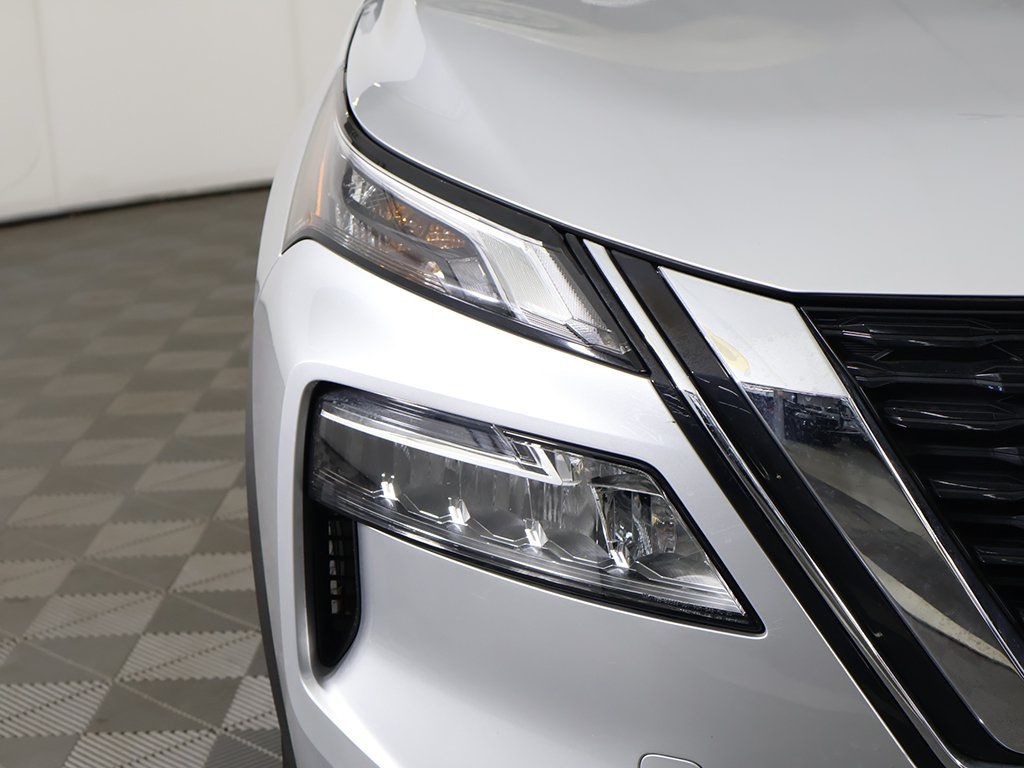 2022 Nissan Rogue SV photo 9