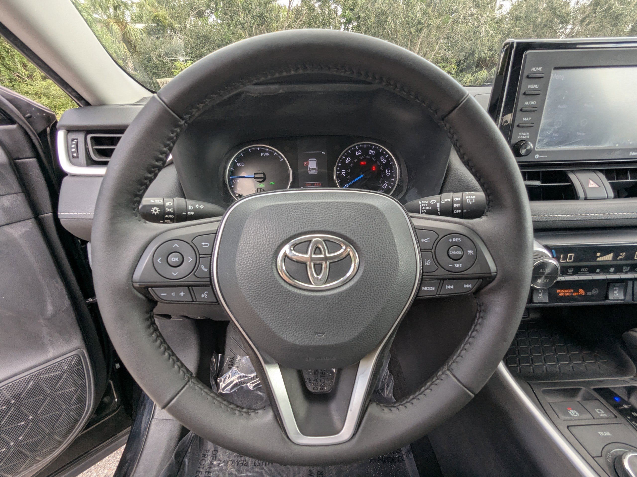 2021 Toyota RAV4 Hybrid XLE photo 25