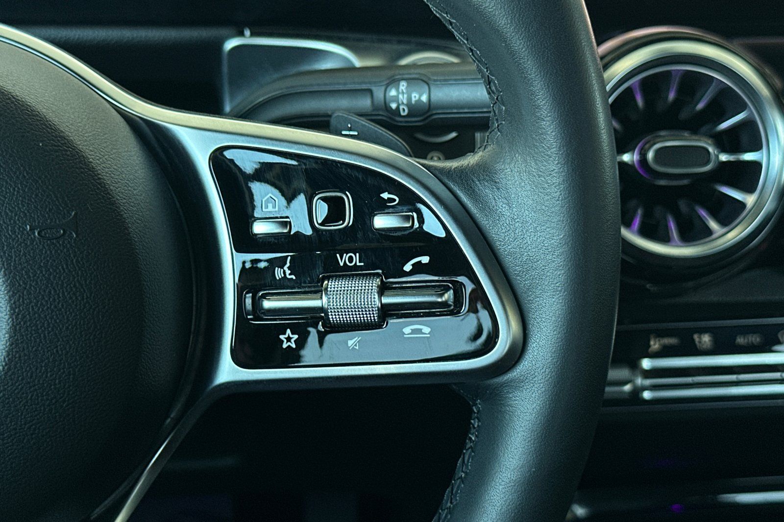 2022 Mercedes Benz GLB 250 photo 24