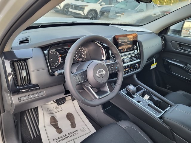 2025 Nissan Pathfinder SV photo 10
