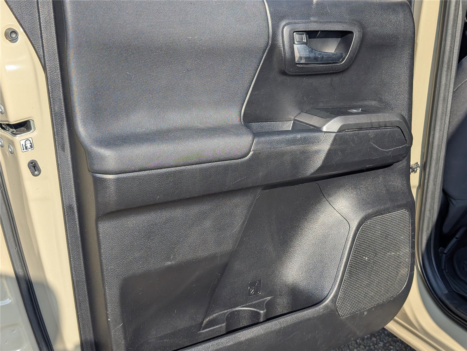 2019 Toyota Tacoma SR photo 31