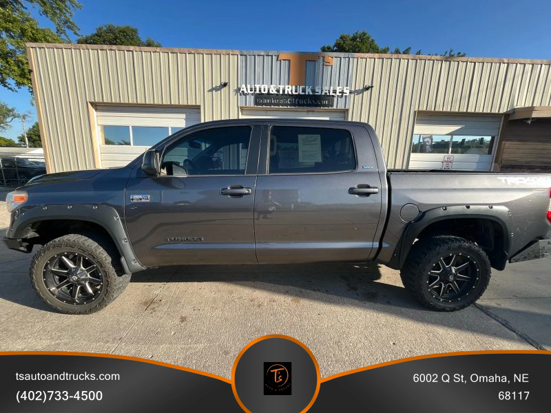 2016 Toyota Tundra SR5's photo