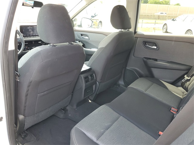 2022 Nissan Rogue SV photo 8