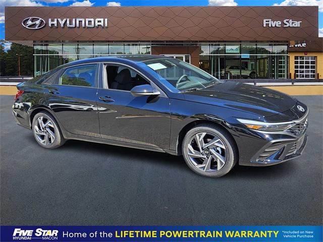 2025 Hyundai Elantra SEL's photo