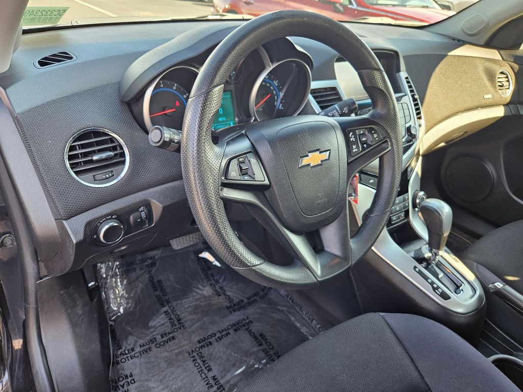 2015 Chevrolet Cruze LT photo 12