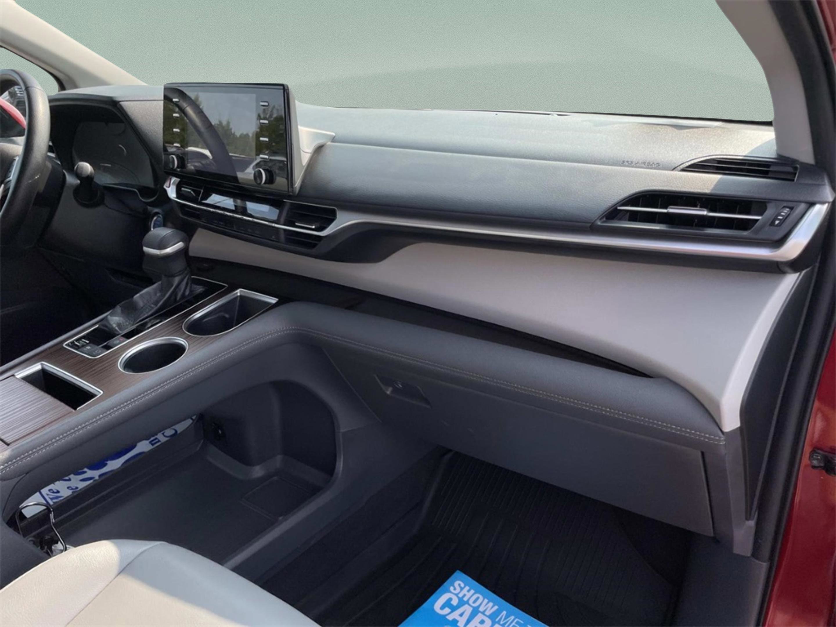 2021 Toyota Sienna XLE photo 27