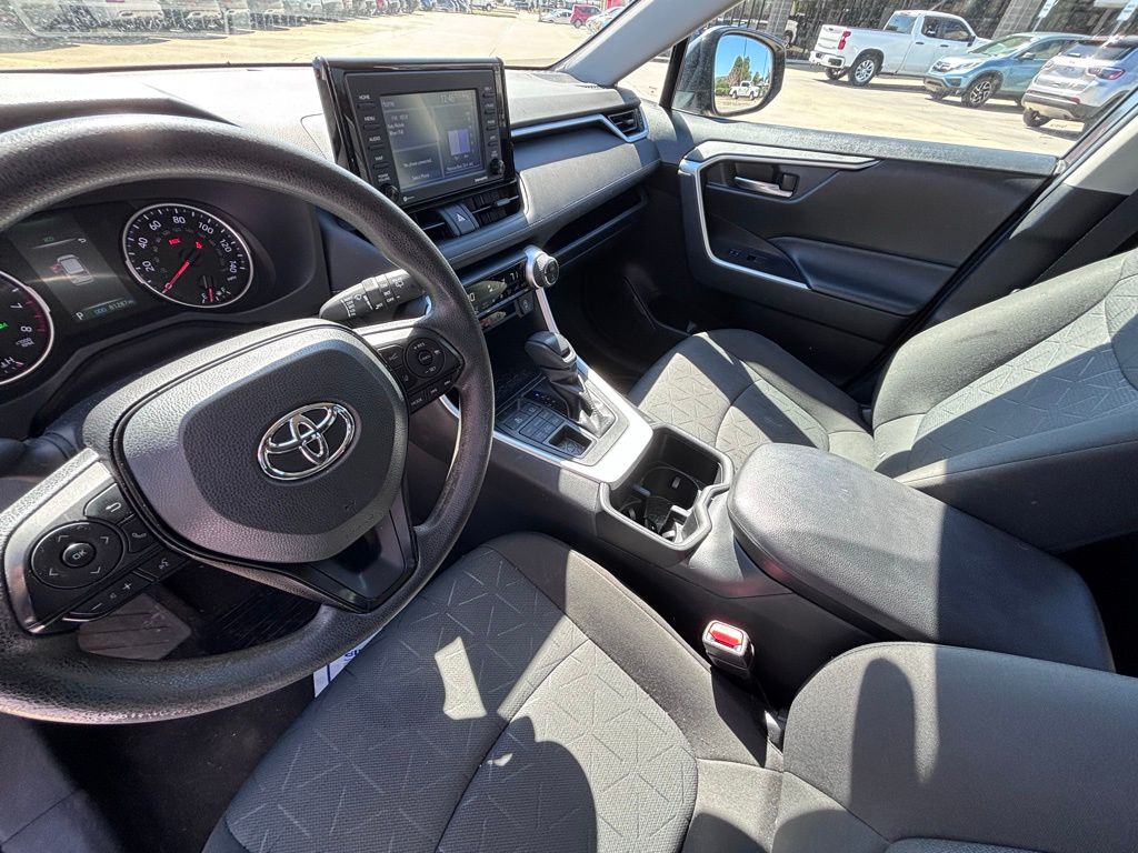 2022 Toyota RAV4 XLE photo 11