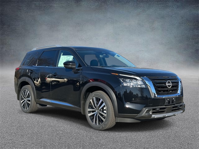 2025 Nissan Pathfinder Platinum's photo