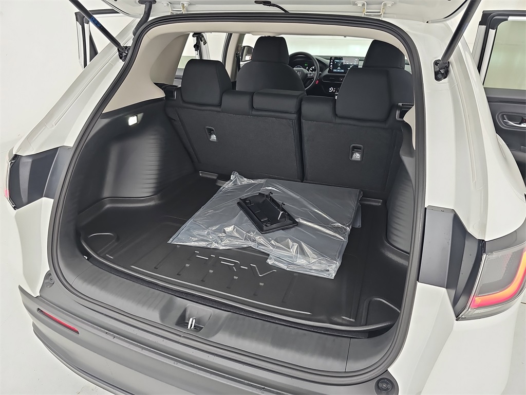 2026 Honda HR-V LX photo 17