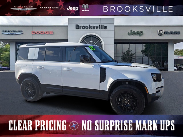 2025 Land Rover Defender S's photo