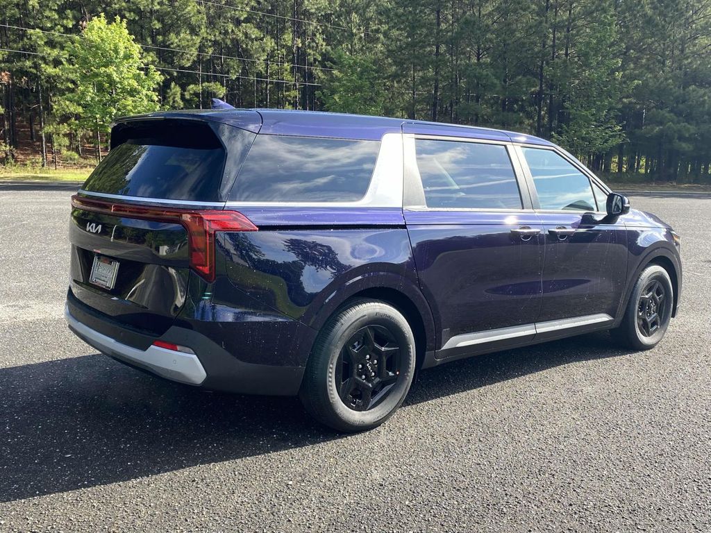 2025 Kia Carnival LXS photo 2