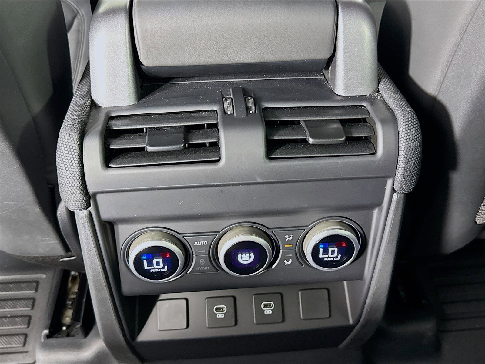 2024 Land Rover Defender 110 V8 photo 27
