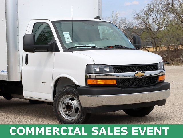 2025 Chevrolet Express Cutaway 3500 photo 2