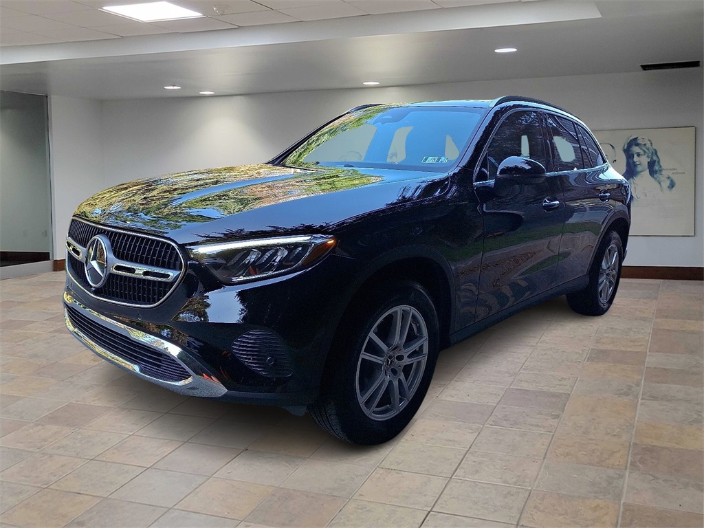 2025 Mercedes Benz GLC 300 4MATIC photo 3