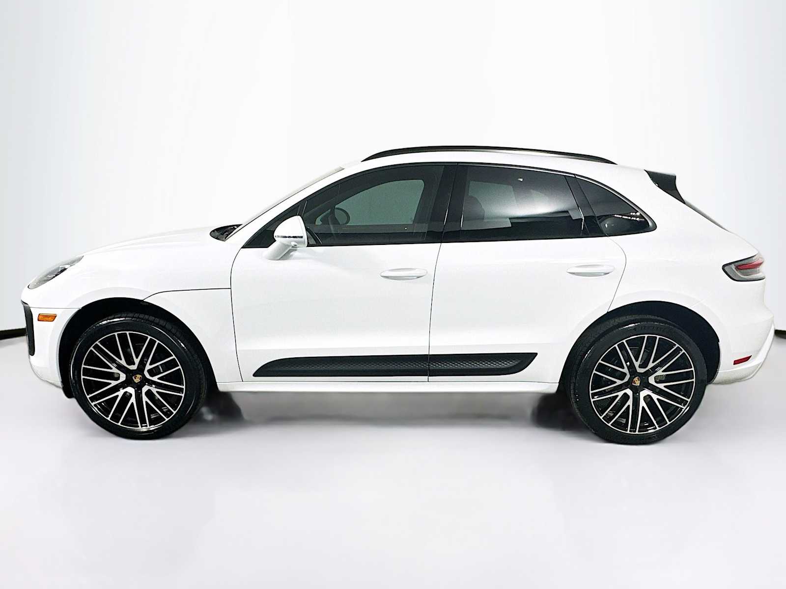 2026 Porsche Macan T photo 2