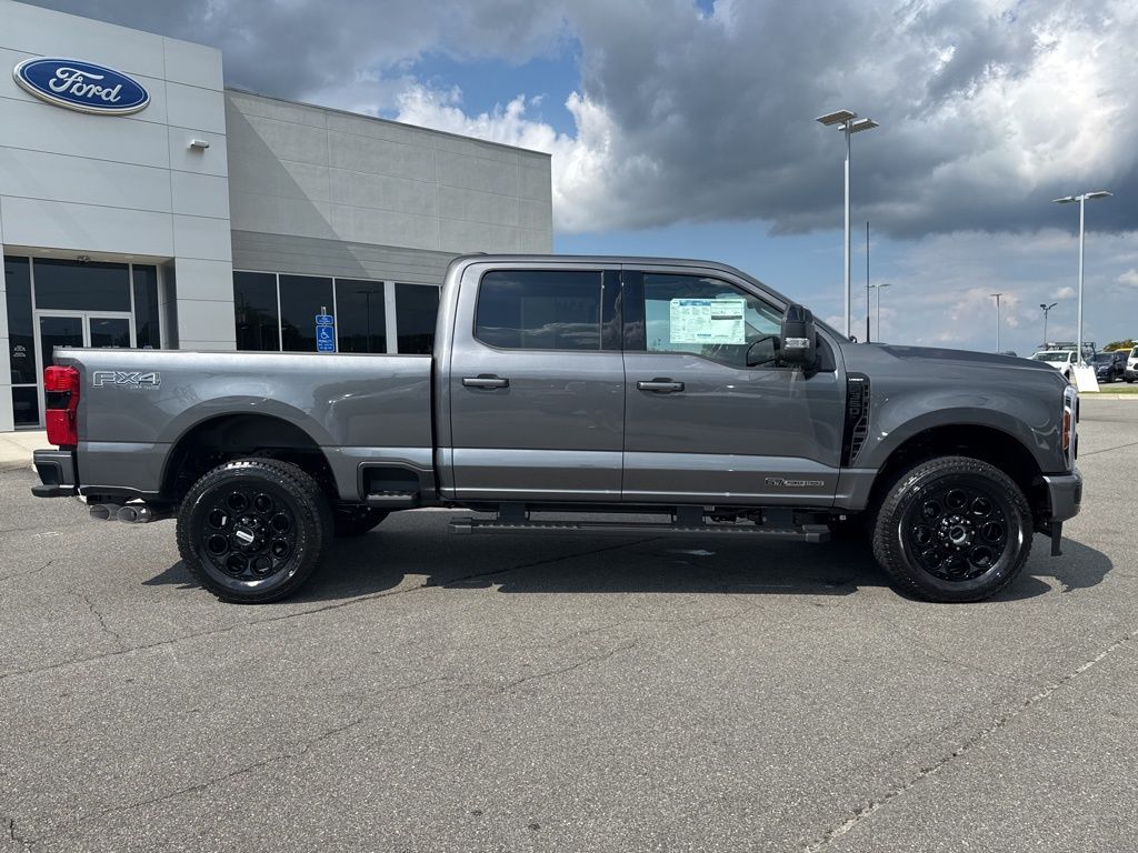 2025 Ford F-350 Lariat photo 2