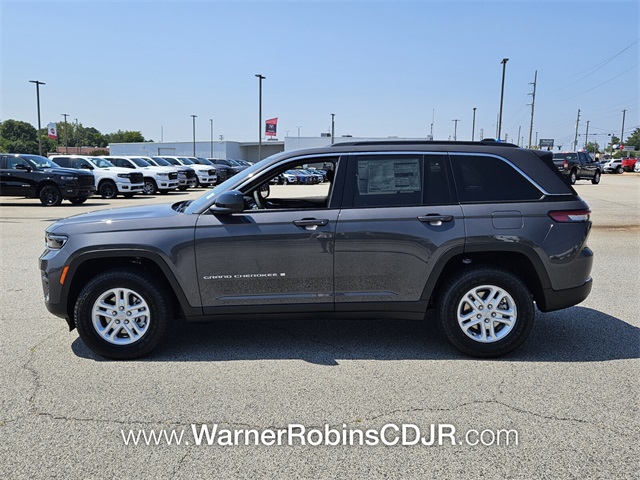 2025 Jeep Grand Cherokee Laredo photo 4
