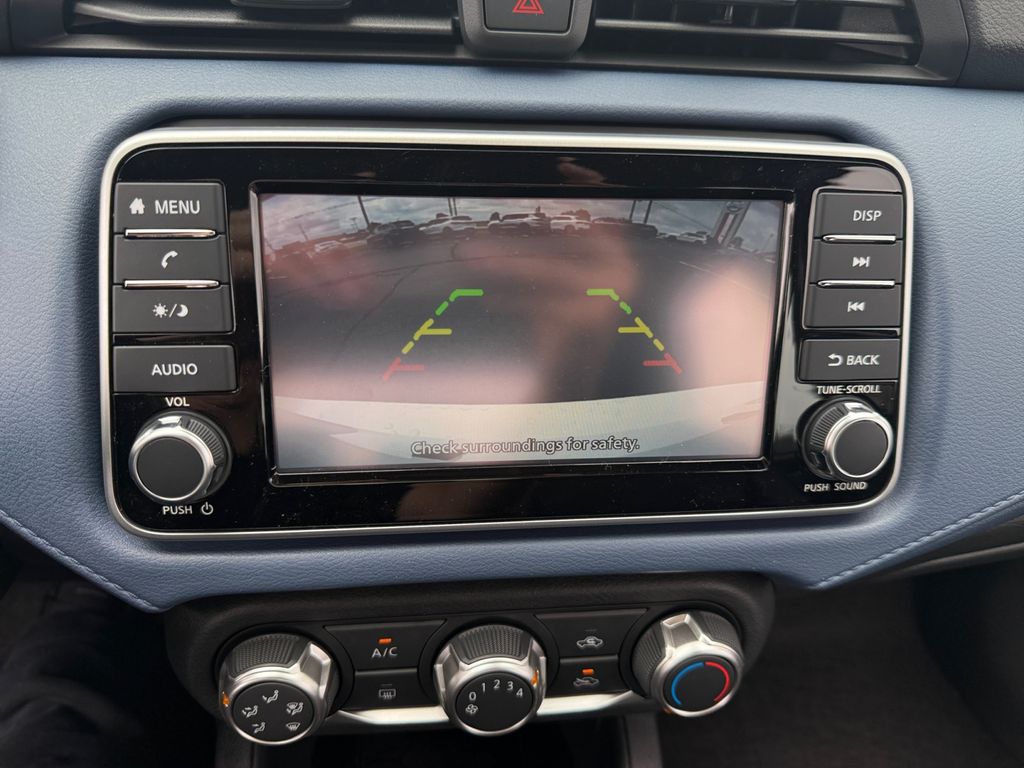 2025 Nissan Versa 1.6 SV photo 18
