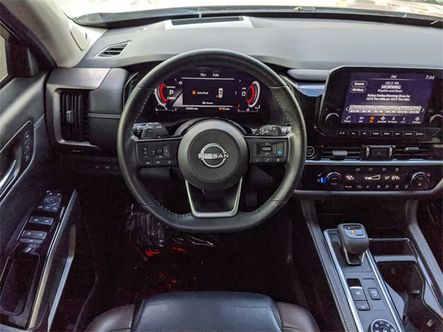 2023 Nissan Pathfinder Platinum photo 14